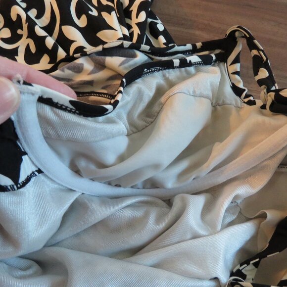 MIRACLESUIT Black and White Flyaway Swim Tankini in Love Scroll Knot - Size US 8 - Picture 11 of 13